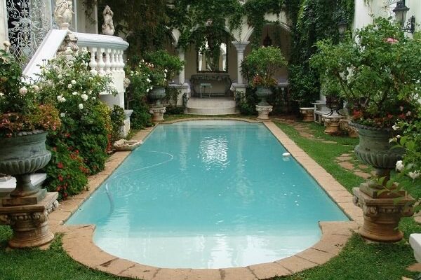 Swimming-Pool-in-Garden-Illyria-House