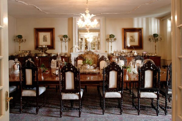 Illyria House Dining Room Slider